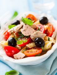 Pasta salad with cherry tomatoes and tuna