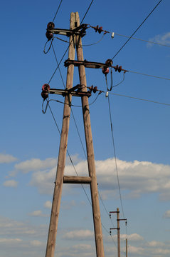 Holzstrommast