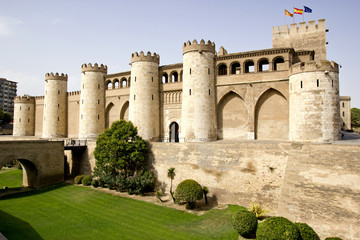 Fototapeta na wymiar Aljaferia Palace w Saragossie