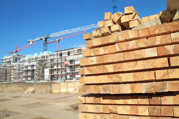 Bauholz auf Baustelle