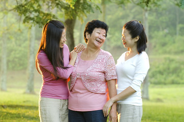 asian mother and daughters