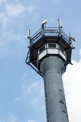 Brandmeldeturm mit Sendeanlage
