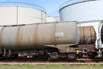 Obraz premium Kesselwagen vor Tanklager
