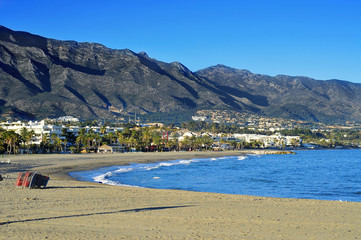 Fototapeta na wymiar Rio Verde Beach w Marbella, Hiszpania