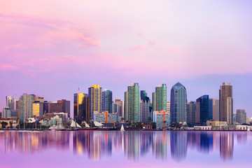 Mooie skyline van San Diego bij zonsondergang