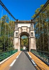 Fototapeta premium Pont de l'île Barbe à Lyon, France.