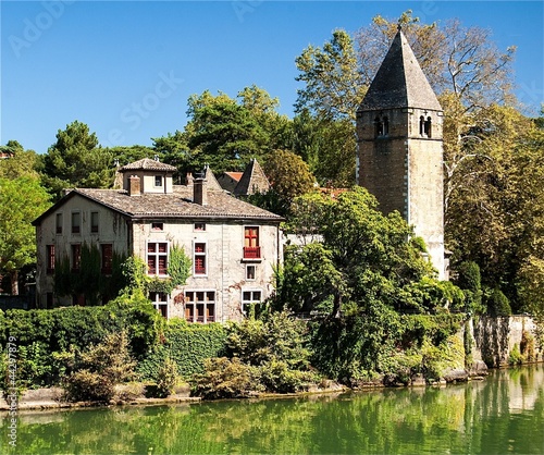 "Berges de l'île Barbe à Lyon, France" photo libre de ...