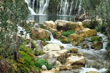 Fototapeta na wymiar Algar Fountain, Hard Ensarria, Prowincja Alicante, Hiszpania