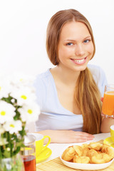 Beautiful young woman drinking tea