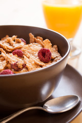 Breakfast cereals and orange juice
