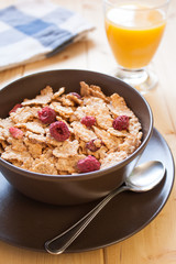 Breakfast cereals and orange juice