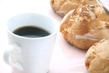シュークリームとコーヒー