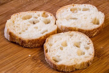 3 slices of baguette