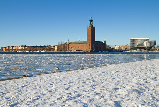 Winter image of Stockholm city hall.