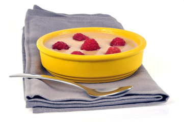 Crème vanille aux framboises