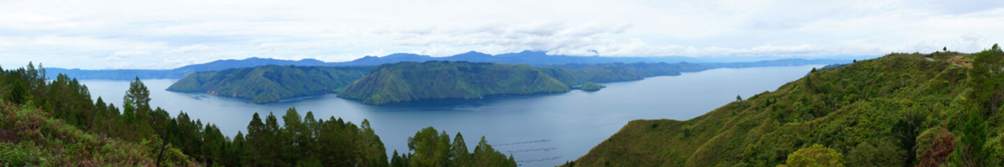 Fototapeta na wymiar Panorama of Lake toba