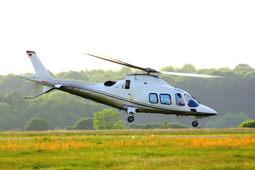 VIP-Hubschrauber Start - 44338848