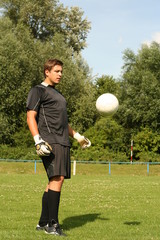 Tormann mit Ball