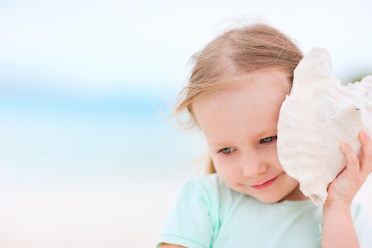 Little girl with seashell