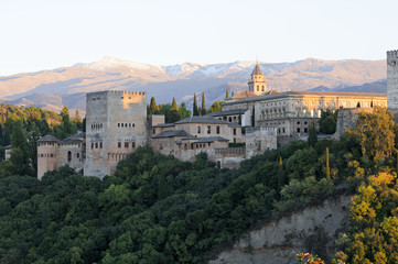 Fototapeta na wymiar Alhambra i Sierra Nevada