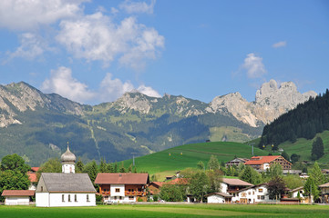 Fototapeta na wymiar Urlaubsort Tannheim Tannheimer im Tal in Tirol