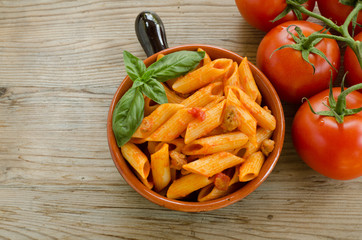 Mezze penne al sugo di salsiccia