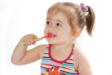 diş fırçalayan çocuk