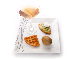 Kiwi Tart Slices with Drink