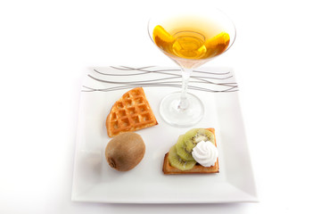 Kiwi Tart Slices with Drink