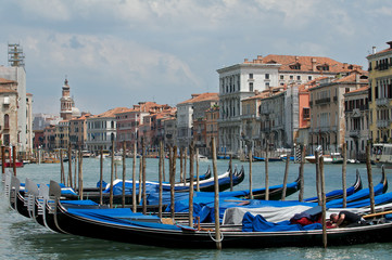 Fototapeta na wymiar Venezianische Gondeln Italien