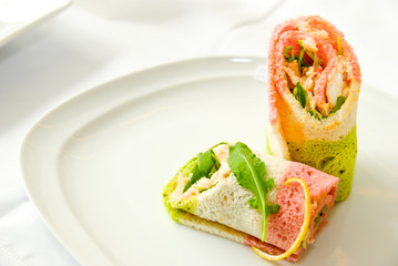 Sandwich rolls with vegetables and chicken