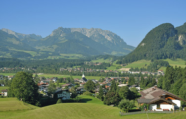 Fototapeta na wymiar Urlaubsort Kössen in Tirol