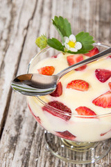 Vanilla Pudding with Strawberries