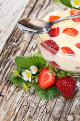 Vanilla Pudding with Strawberries