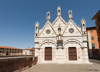 Fototapeta na wymiar Chapel Santa Maria della Spina in Pisa, Italy
