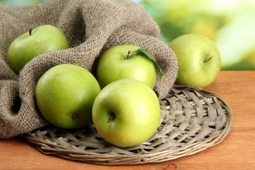 Ripe green apples with leaves