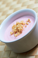 berry crumble cream dessert