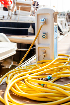 Water source for boats standing on a dock