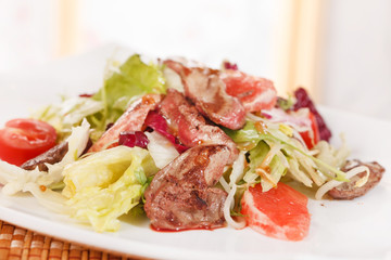 salad with beef and grapefruit