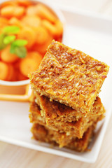 carrot cake with coconut