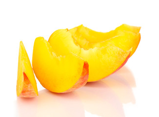 Fototapeta na wymiar ripe peach slices isolated on white.