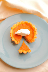 Mini pumpkin tart