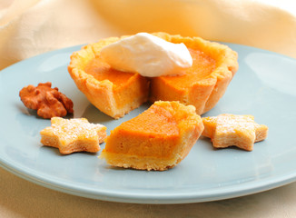 Mini pumpkin tart