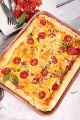Rösttomaten-Cheddar-Tarte von oben