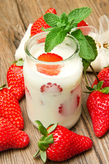 yogurt with strawberry