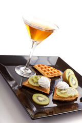 Kiwi Tart Slices with Drink