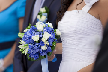 wedding couple with bouquet