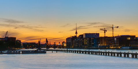 Naklejka premium Sunset panorama of Berlin