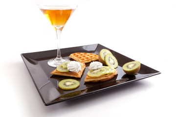 Kiwi Tart Slices with Drink