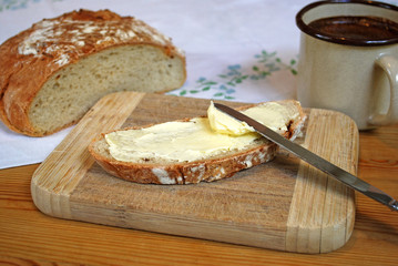 Frühstück mit Bauernbrot